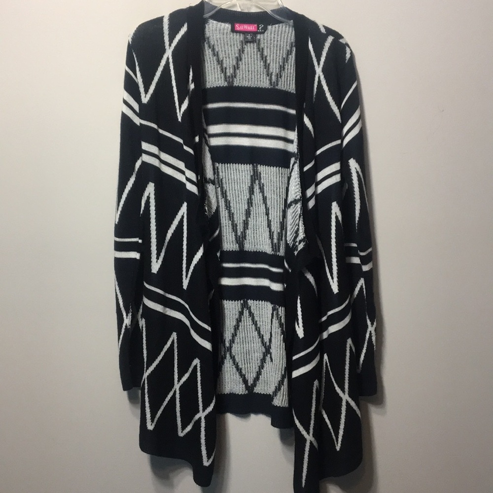 Black and white patterned comfy cardigan.
